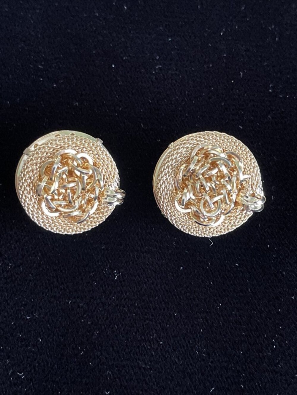 Vogue Earrings Signed Gold Tone Clip On Mesh Chain Bold Statement Vintage 1980s - Picture 1 of 7